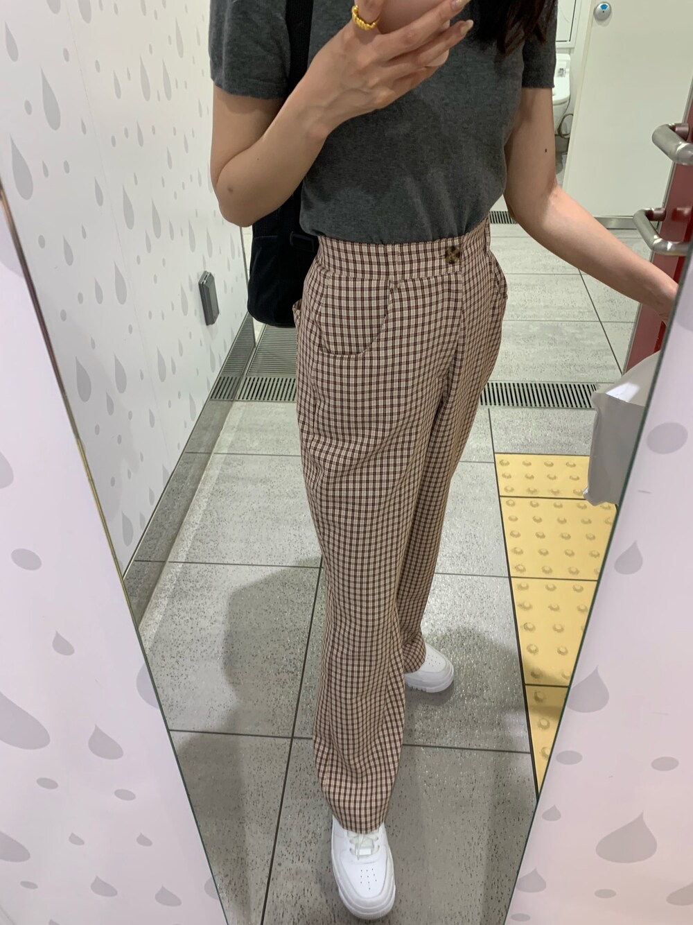 「シンプル、夏コーデ、白スニーカー、NIKE、スニーカー、POLO、jumelle、ハイウエスト、チェックパンツ、150cmコーデ」｜「jumelleのcheck pants（スラックス、レッド系）」を使った、87さん（レディース・150cm）の夏コーディネートの1枚目の写真