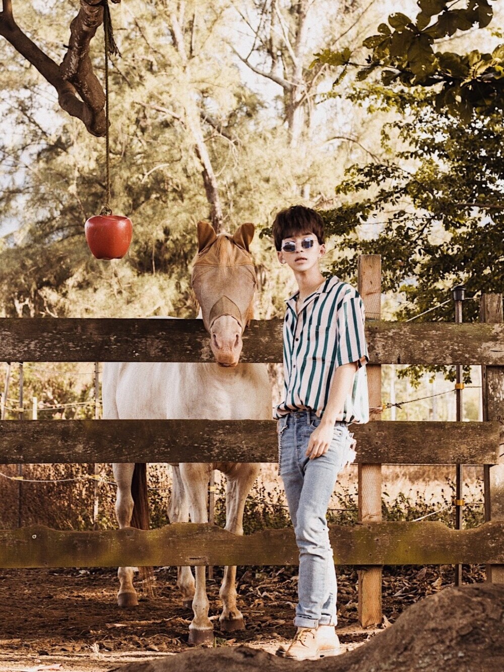 「summer、hawaii、japanese、Japan、korean、korea、stripes、urban outfitters、vintage」｜「URBAN OUTFITTERSのアイテム（シャツ/ブラウス、ピンク系）」を使った、seanさん（メンズ・170cm）の夏コーディネートの1枚目の写真