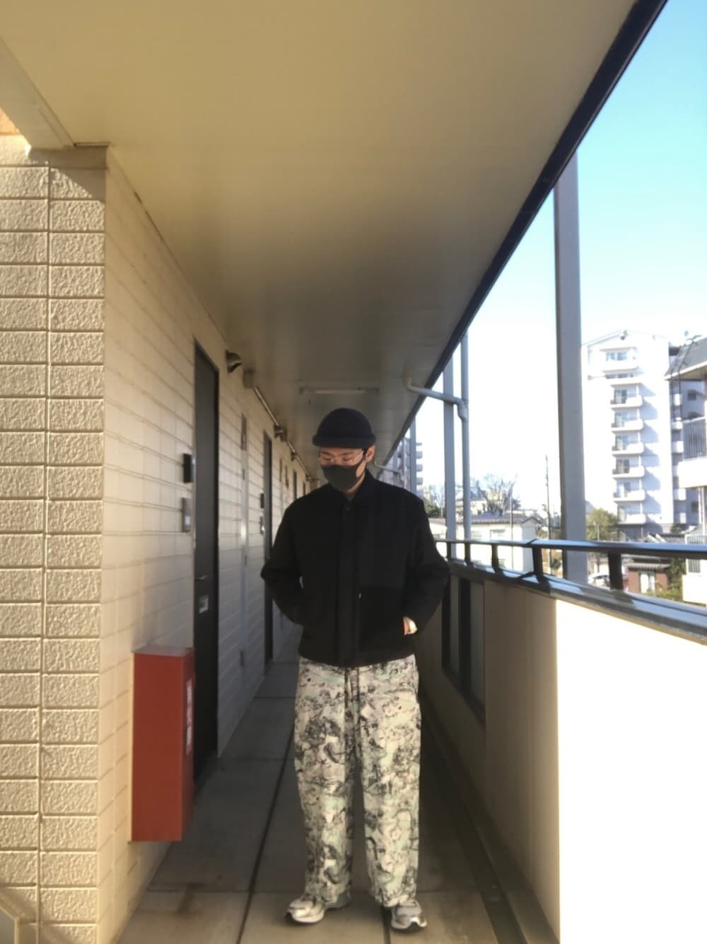 「ootd、ワイドパンツ、ファッションの力を信じよう、低身長、メガネ男子、いいね、save、フォローお願いします🤑、おしゃれさんと繋がりたい」｜「SHURONのアイテム（メガネ、シルバー系）」を使った、古着屋　EPIC DAYさん（メンズ・162cm）の冬コーディネートの1枚目の写真