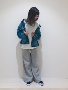 「スウエット」｜「アイテム（デニムジャケット）」を使った、やぎみさきさん（レディース・153cm）の冬コーディネート