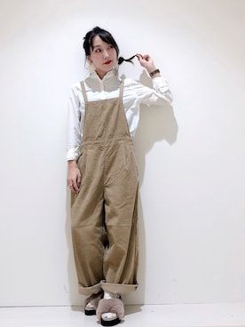 「earth music&ecology（アースミュージックアンドエコロジー）のアイテム（サロペット/オーバーオール）」を使った、やぎみさきさん（レディース・153cm）の秋コーディネート