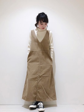 「earth music&ecology（アースミュージックアンドエコロジー）のアイテム（ジャンパースカート）」を使った、やぎみさきさん（レディース・153cm）の秋コーディネート