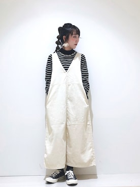 「earth music&ecology（アースミュージックアンドエコロジー）のアイテム（ジャンパースカート）」を使った、やぎみさきさん（レディース・153cm）の秋コーディネート