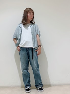 「earth music&ecology（アースミュージックアンドエコロジー）のアイテム（デニムパンツ）」を使った、やぎみさきさん（レディース・153cm）の夏コーディネート