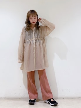「earth music&ecology（アースミュージックアンドエコロジー）のセンタープレスフレアパンツ ＊（その他パンツ）」を使った、やぎみさきさん（レディース・152cm）の秋コーディネート