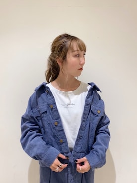 「earth music&ecology（アースミュージックアンドエコロジー）のCOTTON USAコーデュロイ(BIG Gジャン) ＊（ブルゾン）」を使った、やぎみさきさん（レディース・152cm）の秋コーディネート