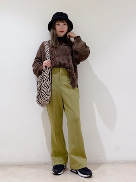 「earth music&ecology（アースミュージックアンドエコロジー）のセンタープレスフレアパンツ ＊（その他パンツ）」を使った、やぎみさきさん（レディース・152cm）の秋コーディネート