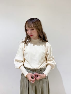 「earth music&ecology（アースミュージックアンドエコロジー）のシャイニーサテンギャザースカート ＊（スカート）」を使った、やぎみさきさん（レディース・152cm）の秋コーディネート