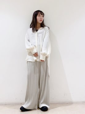 「earth music&ecology（アースミュージックアンドエコロジー）のベロアプリーツストレートパンツ　＊（その他パンツ）」を使った、やぎみさきさん（レディース・152cm）の冬コーディネート