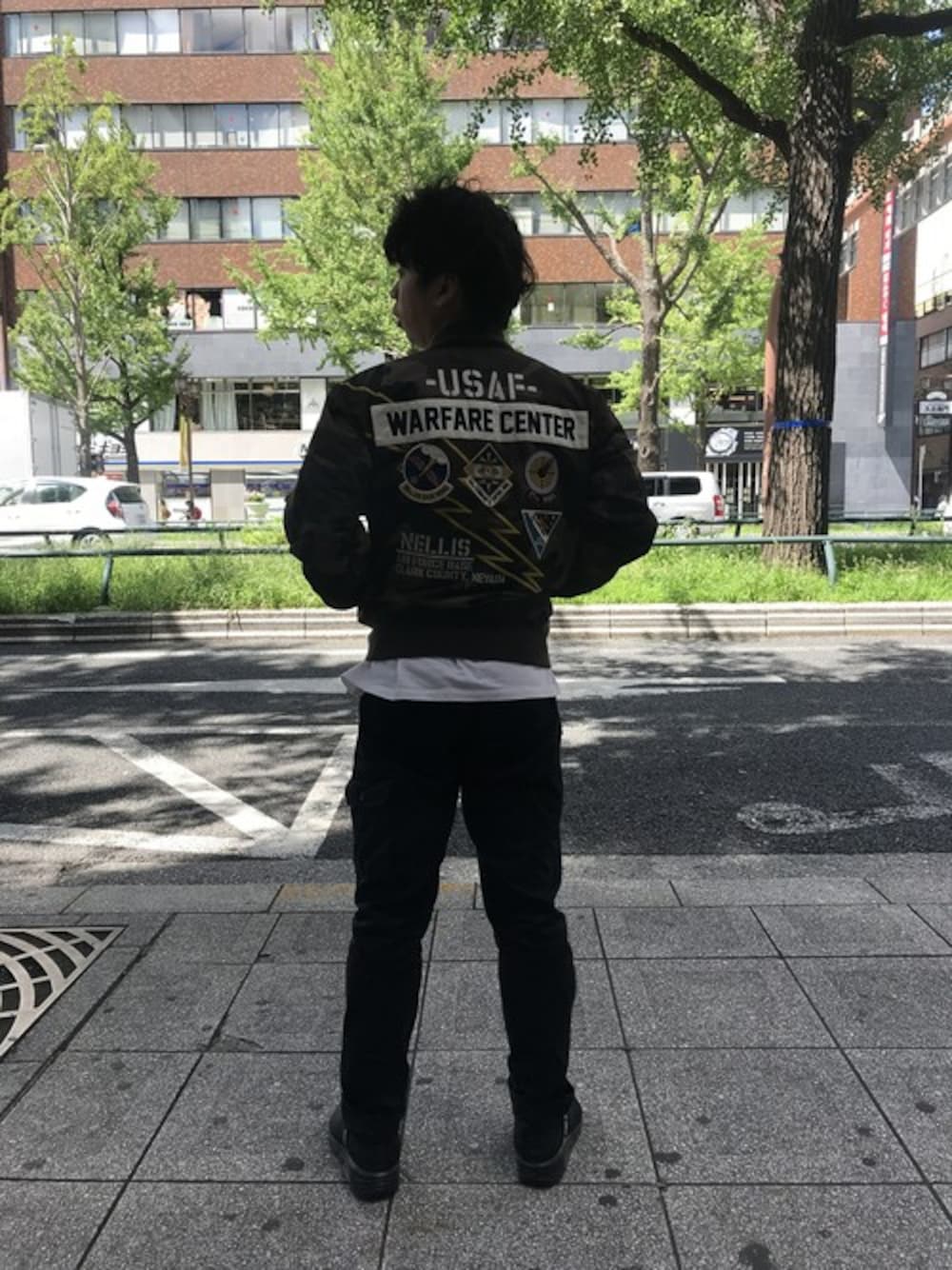 「ミリタリー、アメカジ、MA-1、AVIREX、フライトジャケット、ストレッチパンツ、ミリタリージャケット、新作、みなみ、AVIREX心斎橋」｜「AVIREXのライト MA-1 ライトニング/LIGHT MA-1 LIGHTNING（MA-1、その他）」を使った、南慎也さん（メンズ・166cm）の秋コーディネートの1枚目の写真