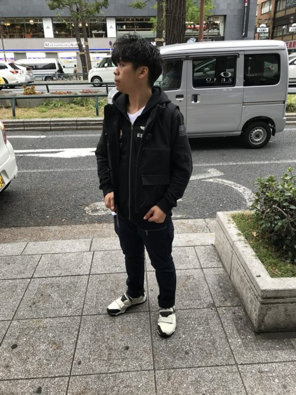 「ブラック、パーカー、ブラックコーデ、AVIREX、おすすめ、新作、ootd、フォローミー、いいね、save、フォローお願いします🤑、AVIREX心斎橋」｜「AVIREXの【PDW 】ガードベスト/GUARD VEST（ベスト、ブラック系）」を使った、南慎也さん（メンズ・166cm）の秋コーディネートの1枚目の写真