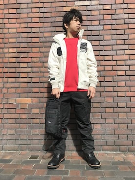 「AVIREX（アヴィレックス）のアイテム（スウェット）」を使った、南慎也さん（メンズ・166cm）の冬コーディネート