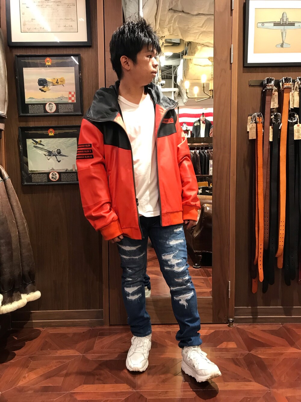 「レザージャケット、秋のコーデ、AVIREX、ラフ、ootd、スキニーデニム、ゆるコーデ、お洒落さんとつながりたい、AVIREXBelle、AVIREX心斎橋」｜「AVIREXのレザートラックジャケット グラマラス グレニス//LEATHER TRACK JACKET GLAMOROUS GLENNIS（ブルゾン、オレンジ系）」を使った、南慎也さん（メンズ・166cm）の秋コーディネートの1枚目の写真