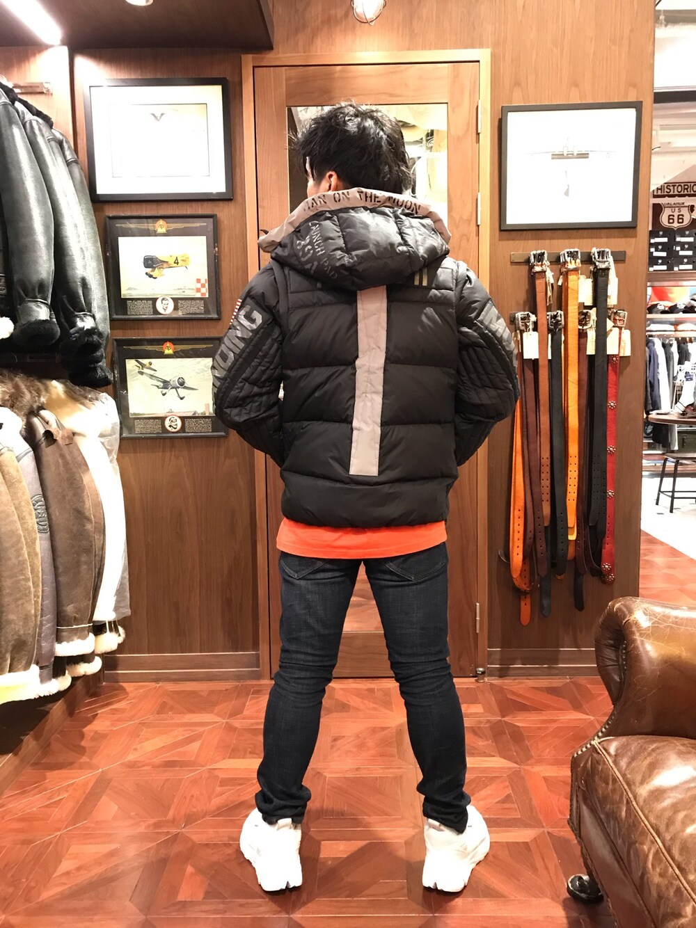 「ダウンジャケット、カジュアル、AVIREX、休日スタイル、ootd、シンプルコーデ、秋冬コーデ、お洒落さんとつながりたい、AVIREXBelle、AVIREX心斎橋」｜「AVIREXの4WAY ダウンジャケット ムーンランディング/4WAY DOWN JACKET MOON LANDING（ダウンジャケット/コート、ブラック系）」を使った、南慎也さん（メンズ・166cm）の秋コーディネートの1枚目の写真