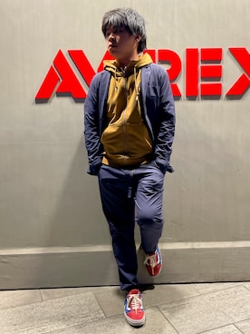 「AVIREX（アヴィレックス）のアイテム（テーラードジャケット）」を使った、南慎也さん（メンズ・166cm）の春コーディネート
