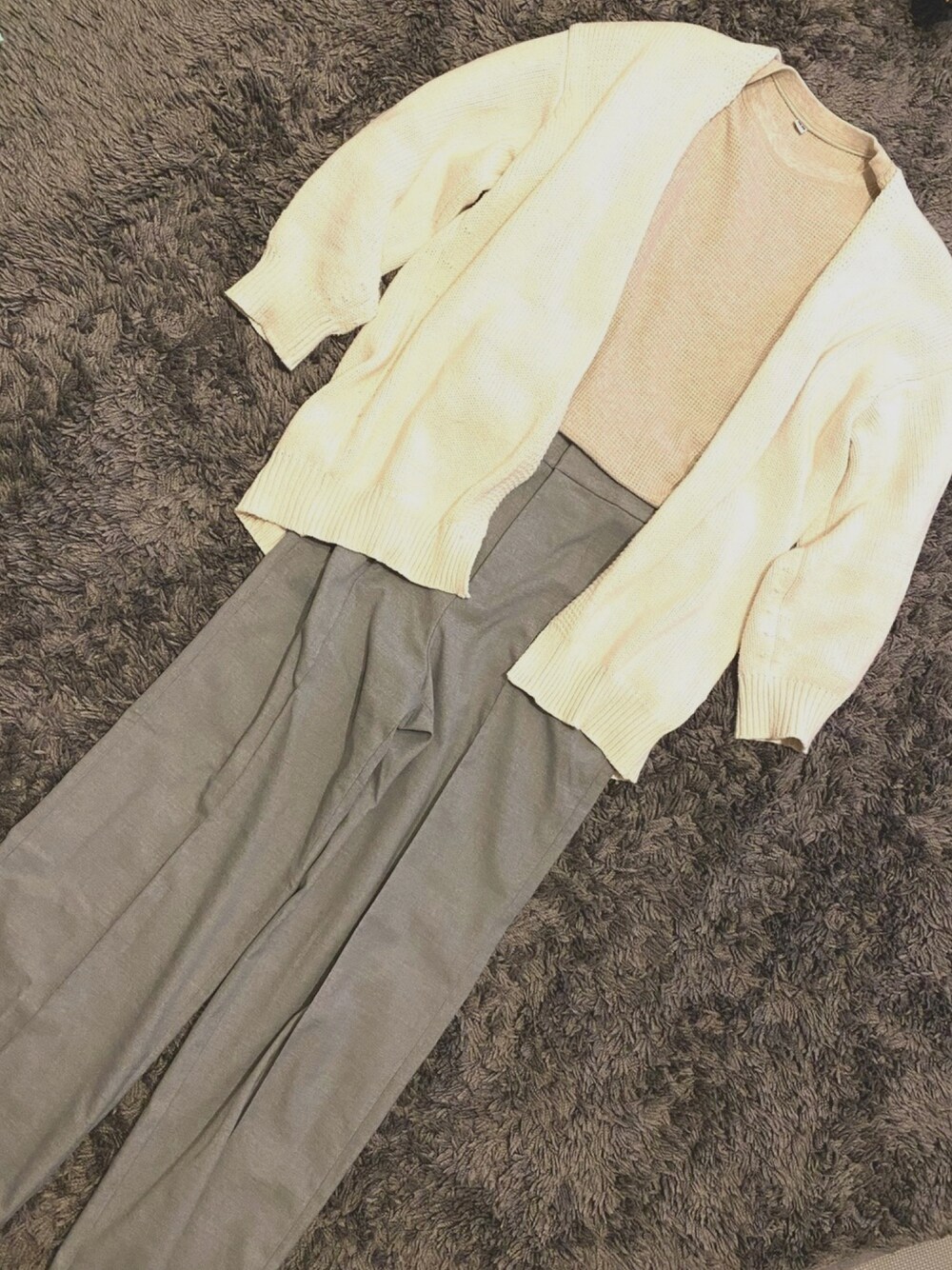 「OLコーデ、アラサー、ユニクロ、GU」｜「UNIQLOのハイウエストワイドパンツ（丈長め76cm）（その他パンツ、グレー系）」を使った、chihiroさん（レディース・160cm）の春コーディネートの1枚目の写真