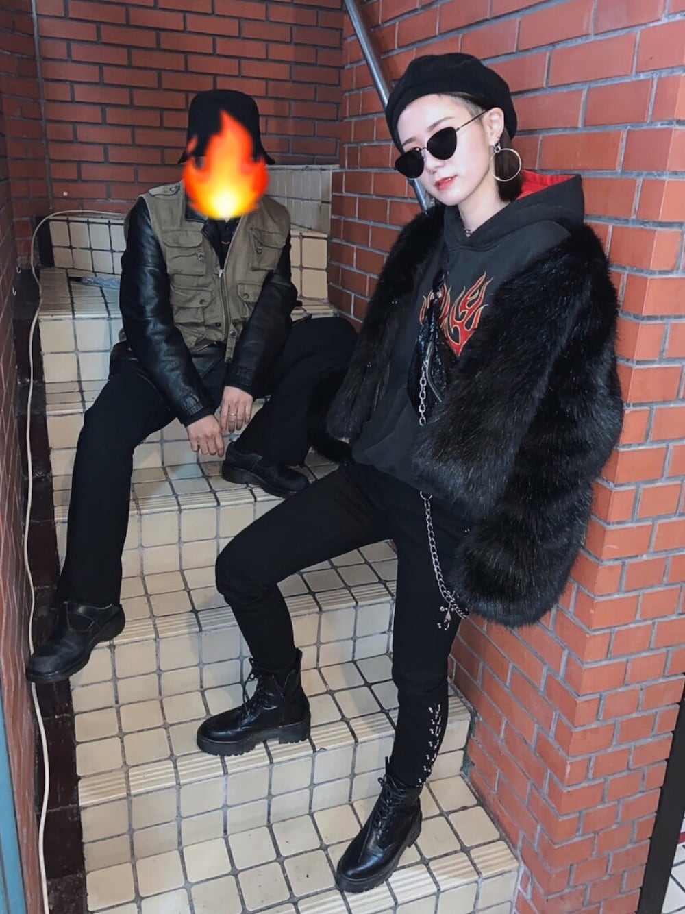 「オールブラック、ファイヤーパターン、ALLBLACK、ブラックコーデ、パンクロック、ootd、ファーコート、ストリート、古着、2018マイベストコーデ」｜「古着のアイテム（パーカー、ブラック系）」を使った、aynさん（レディース・160cm）の冬コーディネートの1枚目の写真