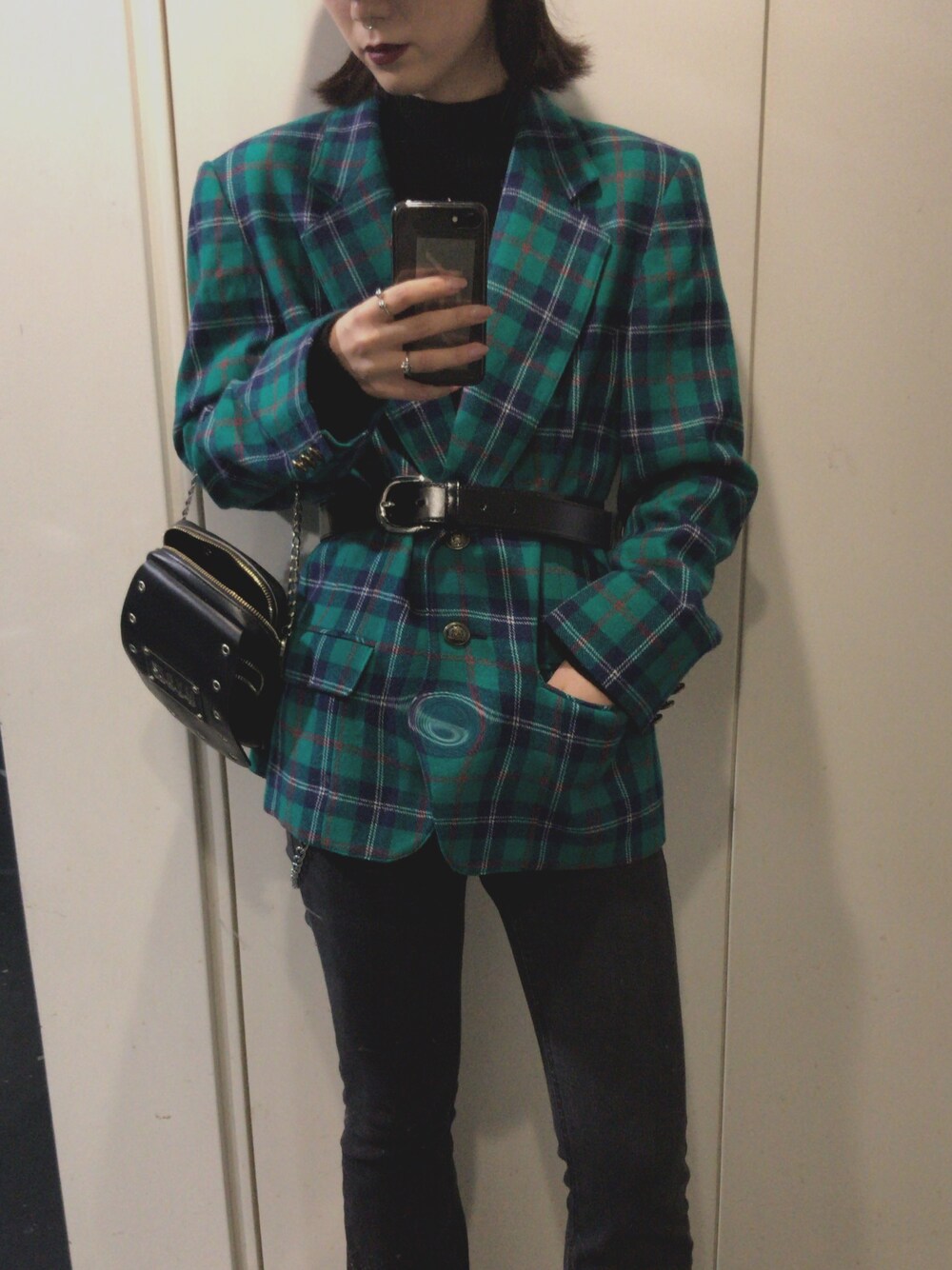 「チェック柄、90’s、80's、ootd、outfit、秋冬コーデ、ジャケット、古着、古着MIX、vintage」｜「古着のアイテム（テーラードジャケット、グリーン系）」を使った、aynさん（レディース・160cm）の冬コーディネートの1枚目の写真