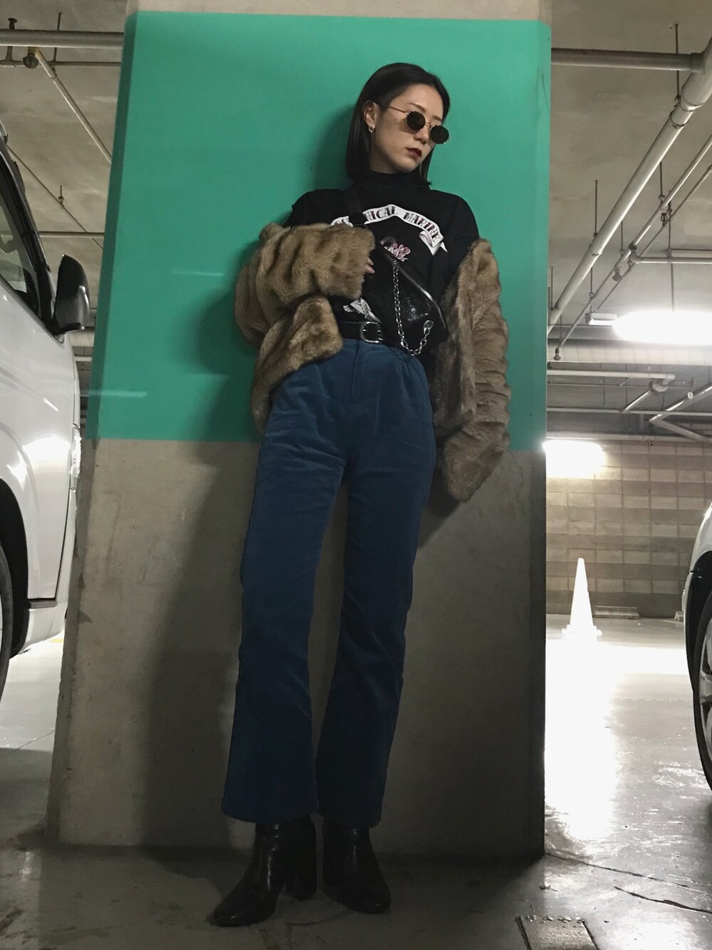 「ファーコート、フレアパンツ、christmas、ブラック、ootd、g.v.g.v.」｜「G.V.G.V.のANCHOR PRINTED BIG TEE（Tシャツ/カットソー、ブラック系）」を使った、aynさん（レディース・160cm）の冬コーディネートの1枚目の写真