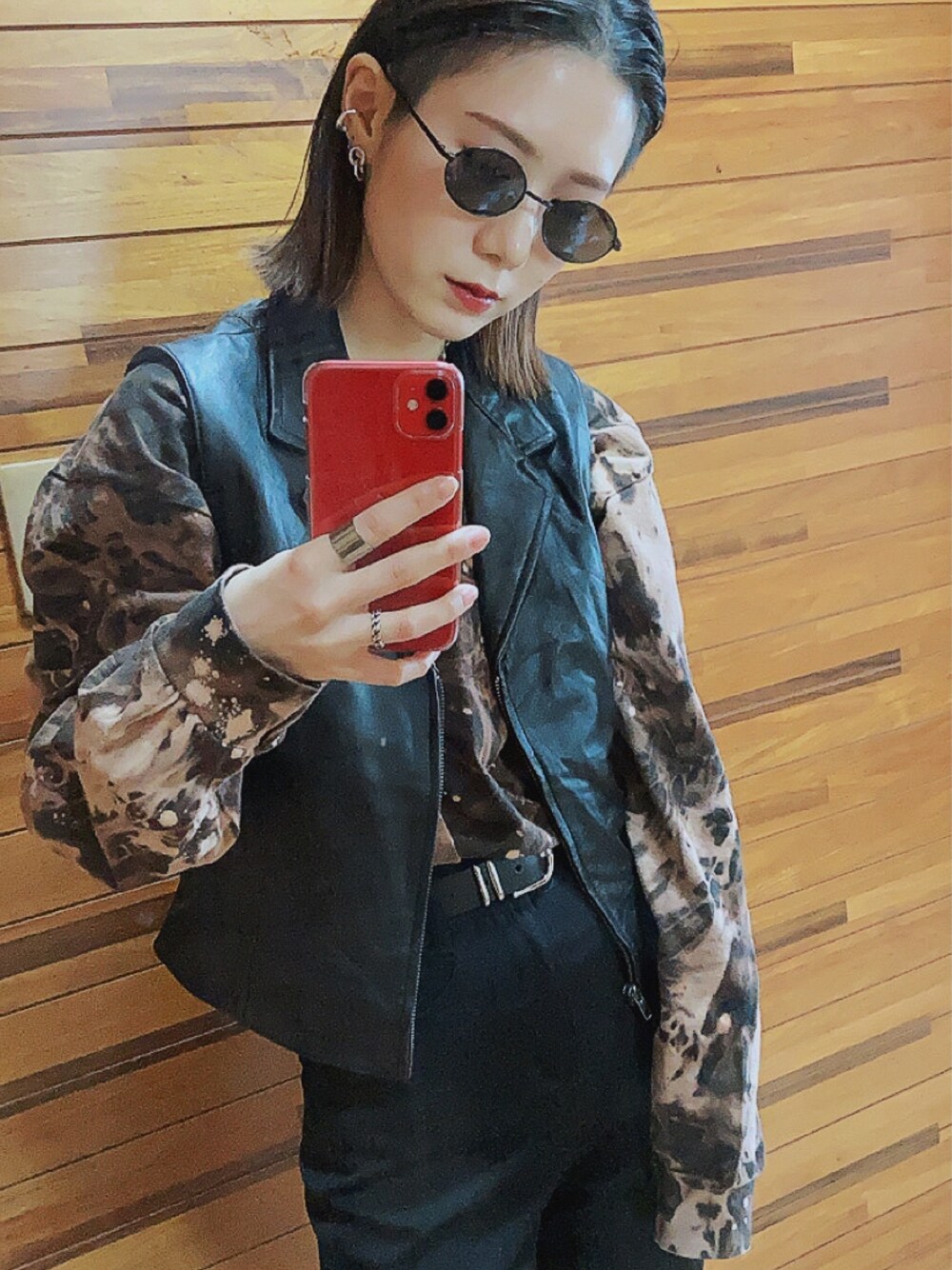 「春コーデ、タイダイ柄、春、ootd」｜「WHO'S WHO galleryのマニッシュスラックス/セットアップ/センタープレス/美脚シルエット/スラックス（スラックス、ブラック系）」を使った、aynさん（レディース・160cm）の春コーディネートの1枚目の写真