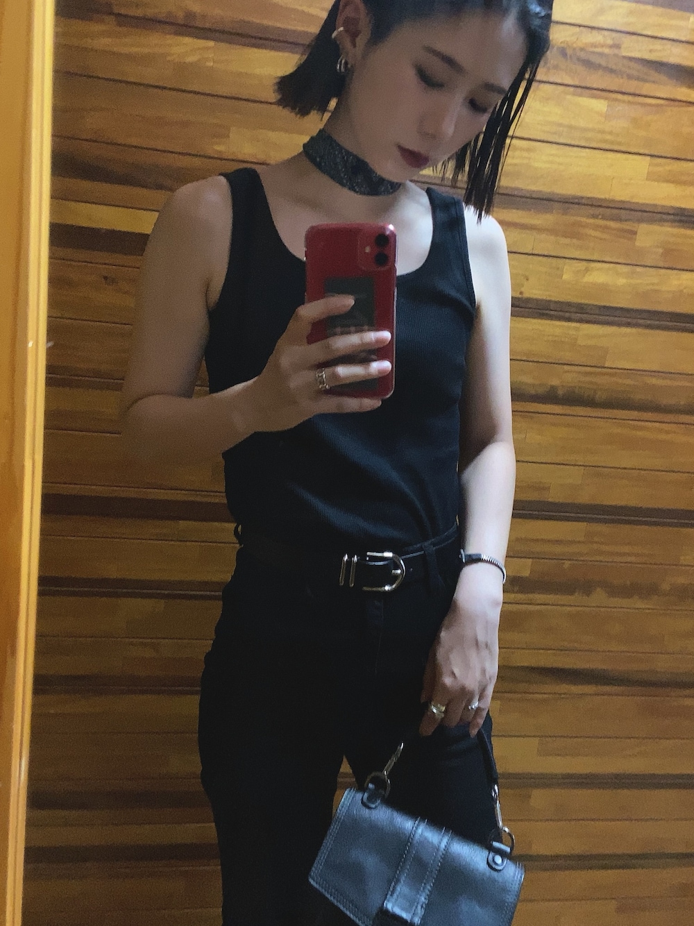 「ブラックコーデ、シンプルコーデ、休日スタイル、パンツスタイル、Diesel」｜「DIESELのアイテム（ハンドバッグ、ブラック系）」を使った、aynさん（レディース・160cm）の夏コーディネートの1枚目の写真