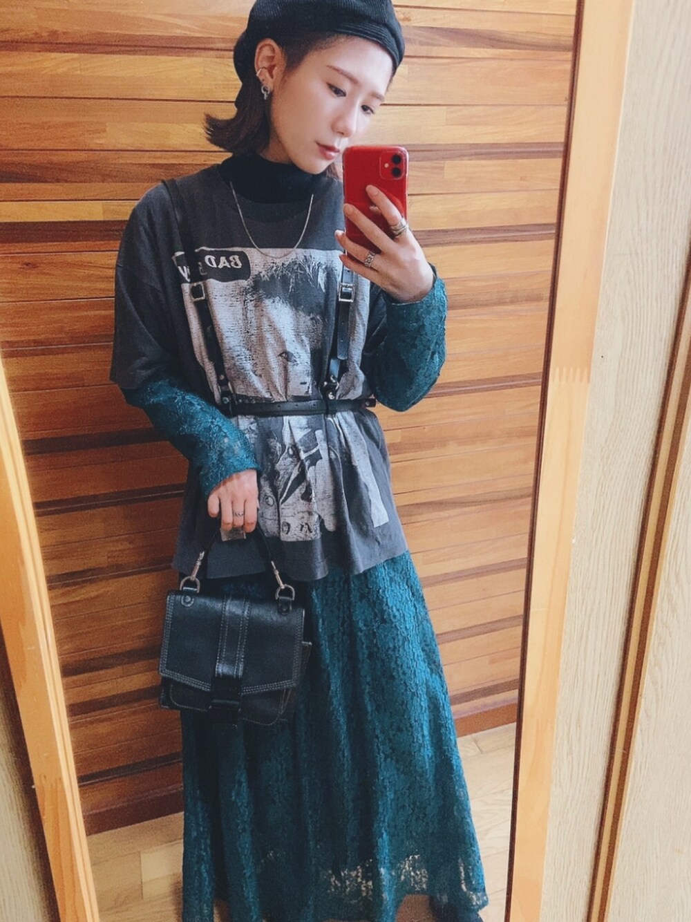 「古着、秋のコーデ、レイヤードスタイル、ootd、outfit」｜「古着のアイテム（Tシャツ/カットソー、グレー系）」を使った、aynさん（レディース・160cm）の秋コーディネートの1枚目の写真