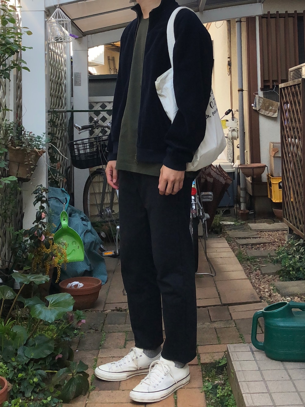 「CONVERSE ADDICTのアイテム（スニーカー、ホワイト系）」を使った、kenさん（メンズ・186cm）の春コーディネートの1枚目の写真