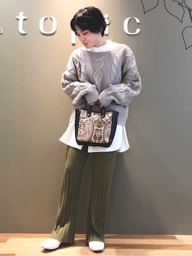 「RAY CASSIN FAVORI（レイカズンフェバリ）の・RAY CASSIN FAVORI アランガラバックリボンニット＊（ニット/セーター、ベージュ系）」を使った、たかやまゆいさん（レディース・153cm）の秋コーディネート