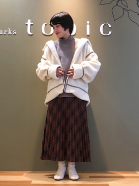 「ELENCARE DUE（エレンカーレデュエ）の・ELENCARE DUEパイピングボアジャケット＊（ブルゾン、ホワイト系）」を使った、たかやまゆいさん（レディース・153cm）の冬コーディネート