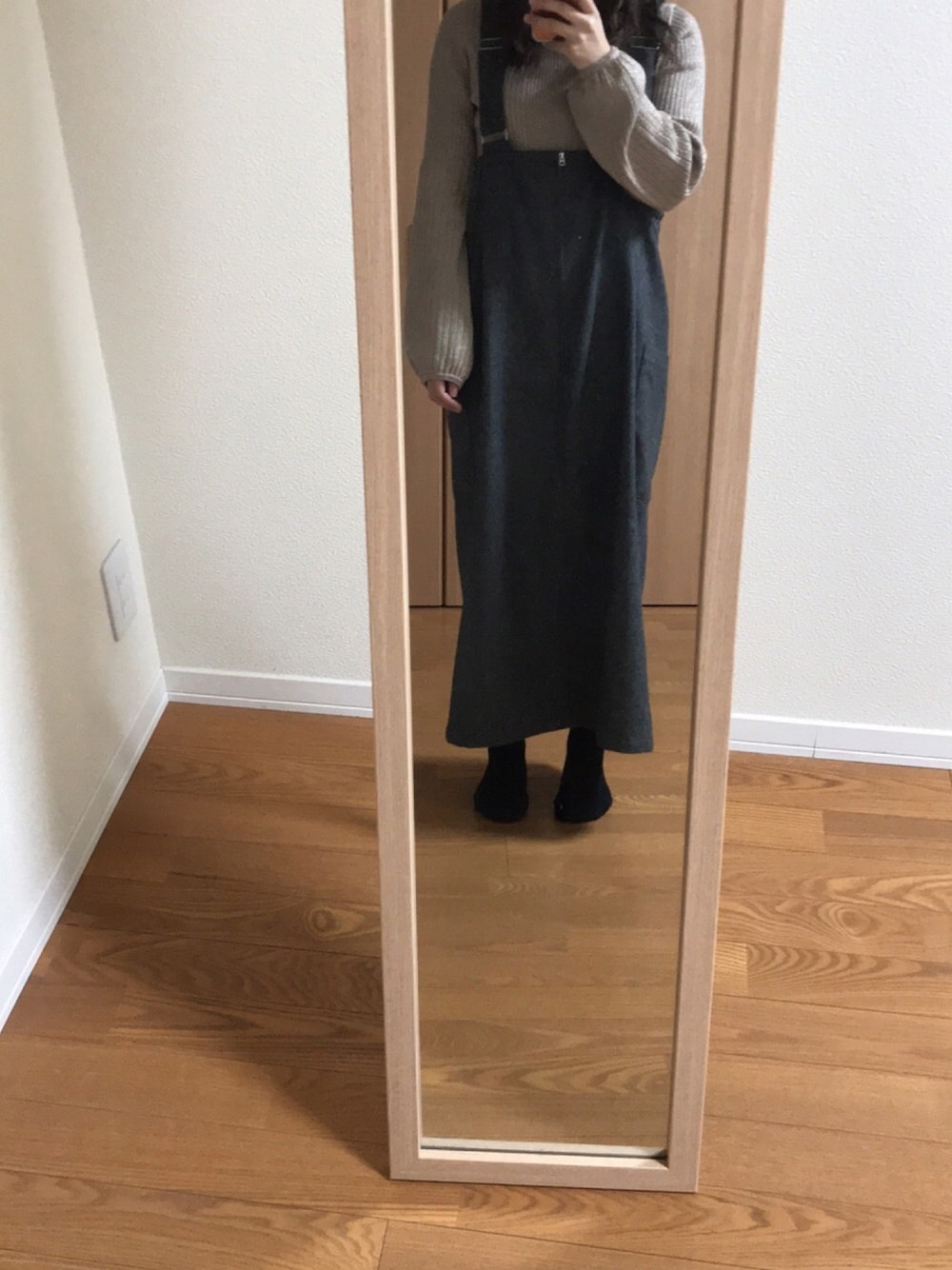 「Kastane、ジャンスカ、ピンク、ツイード」｜「Kastaneのツイードジャンスカ（ジャンパースカート、グレー系）」を使った、まさん（レディース・154cm）の冬コーディネートの1枚目の写真