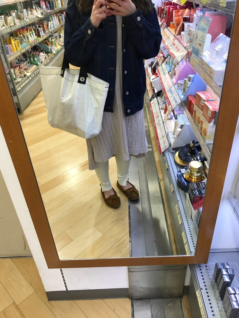 「Kastane、レギンス、Gジャン」｜「Kastaneのワイドリブワンピース（ワンピース、パープル系）」を使った、まさん（レディース・154cm）の春コーディネートの1枚目の写真