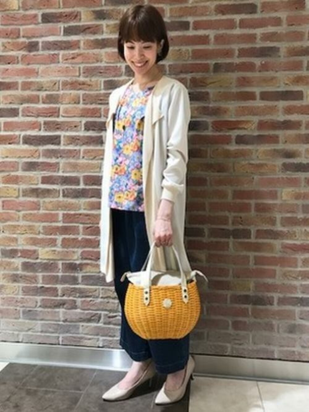 「デニム、フラワープリント、ootd、かごバッグ、春コーデ、LIBERTY、オトナカジュアル、キャサリンロス、KATHARINE ROSS」｜「KATHARINE ROSSの【KATHARINE ROSS】  手洗い可/日本製 LIBERTY Melody花柄プリントブラウス（シャツ/ブラウス、レッド系）」を使った、KATHARINEROSS さん（レディース・156cm）の春コーディネートの1枚目の写真