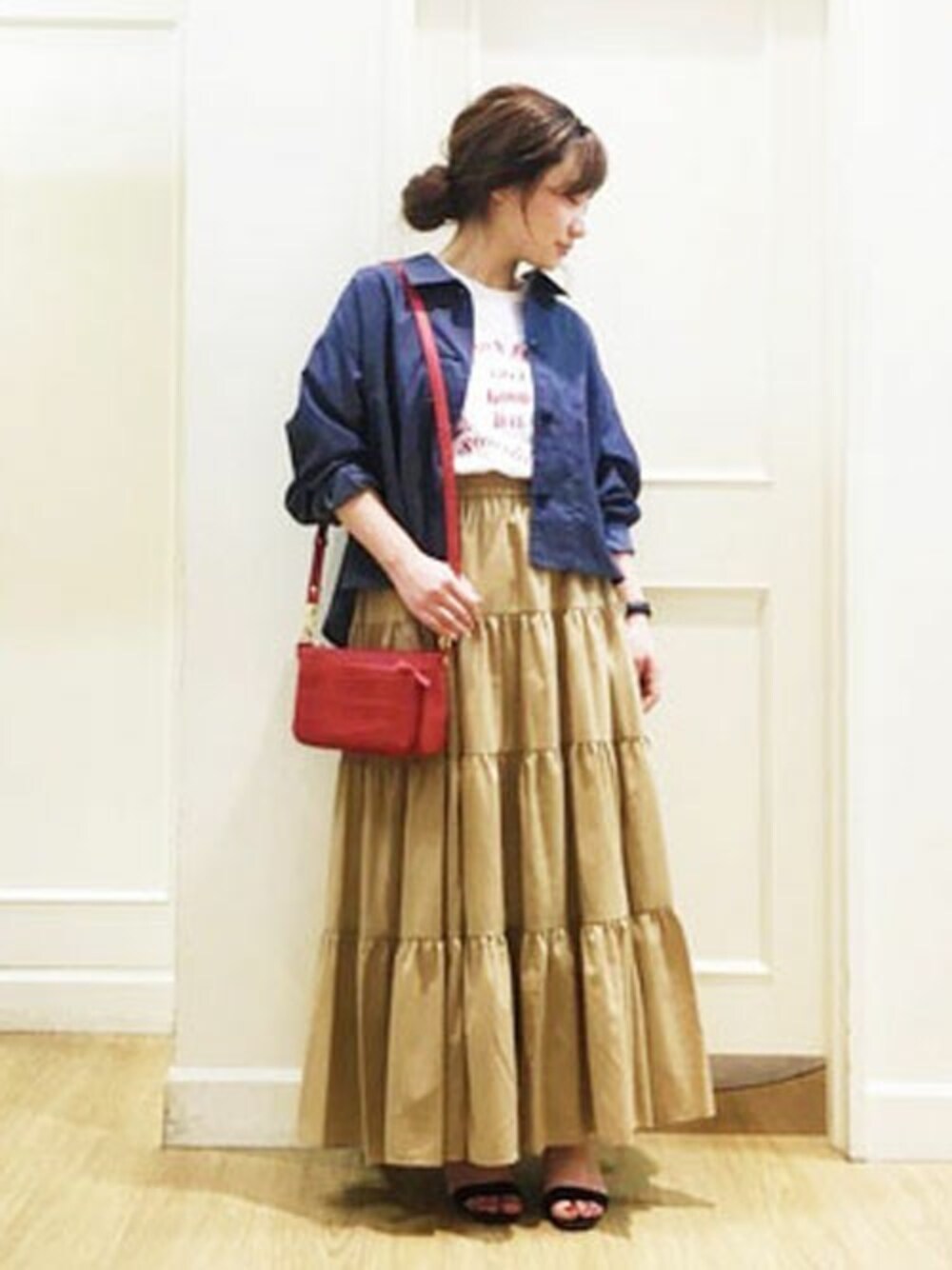 「大人カジュアル、ootd、ワークジャケット、ティアードスカート、サマースタイル、ティアード、キャサリンロス、KATHARINE ROSS」｜「KATHARINE ROSSの【KATHARINE ROSS】 手洗い可 キュームコアティアードスカート（スカート、ベージュ系）」を使った、KATHARINEROSS さん（レディース・147cm）の春コーディネートの1枚目の写真