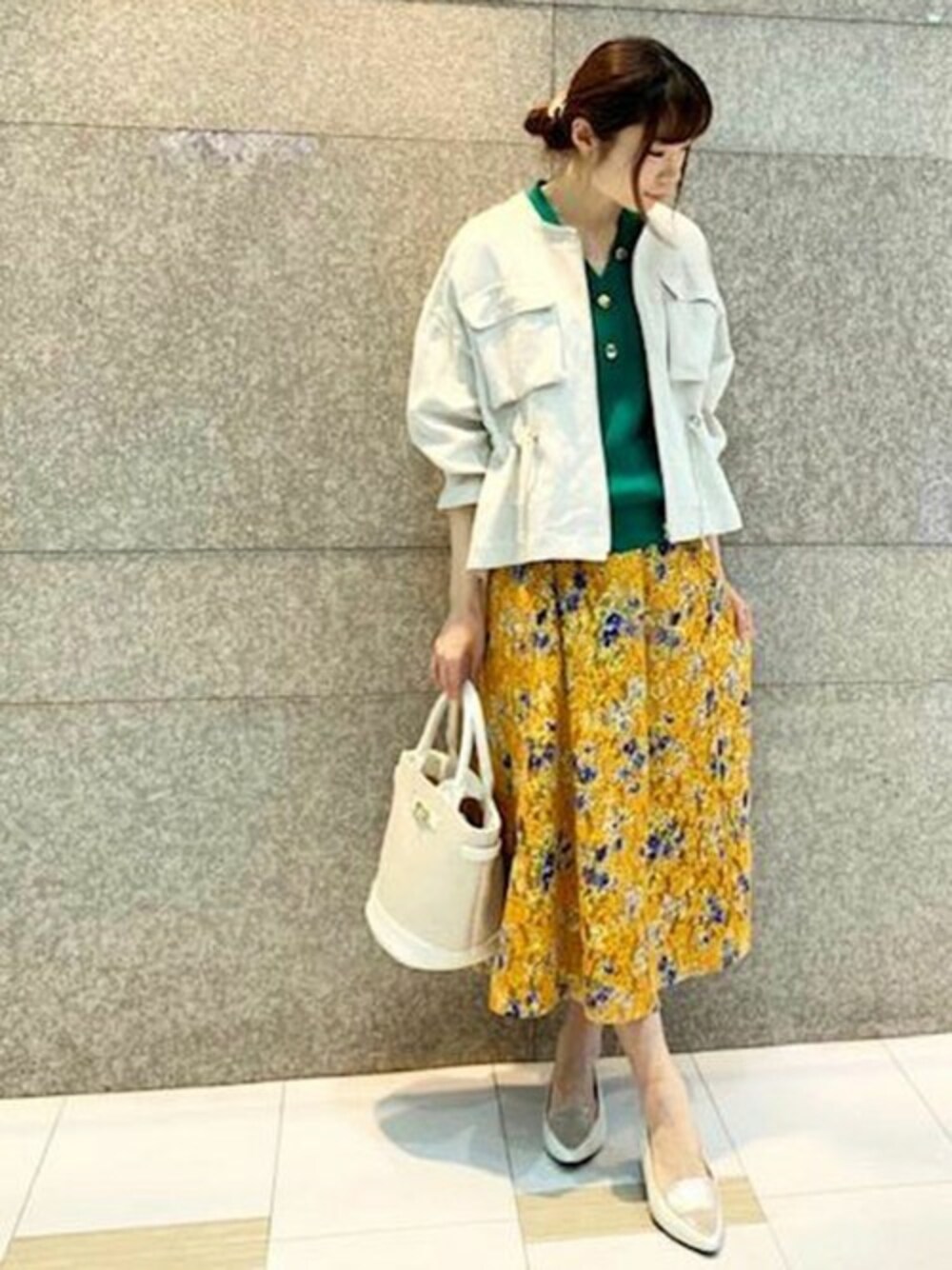 「花柄、リネン、レーススカート、ootd、春ニット、春コーデ、花柄スカート、さわやか、キャサリンロス、KATHARINE ROSS」｜「KATHARINE ROSSの【KATHARINE ROSS】ヘンリーネックプルオーバー（ニット/セーター、グリーン系）」を使った、KATHARINEROSS さん（レディース・156cm）の春コーディネートの1枚目の写真
