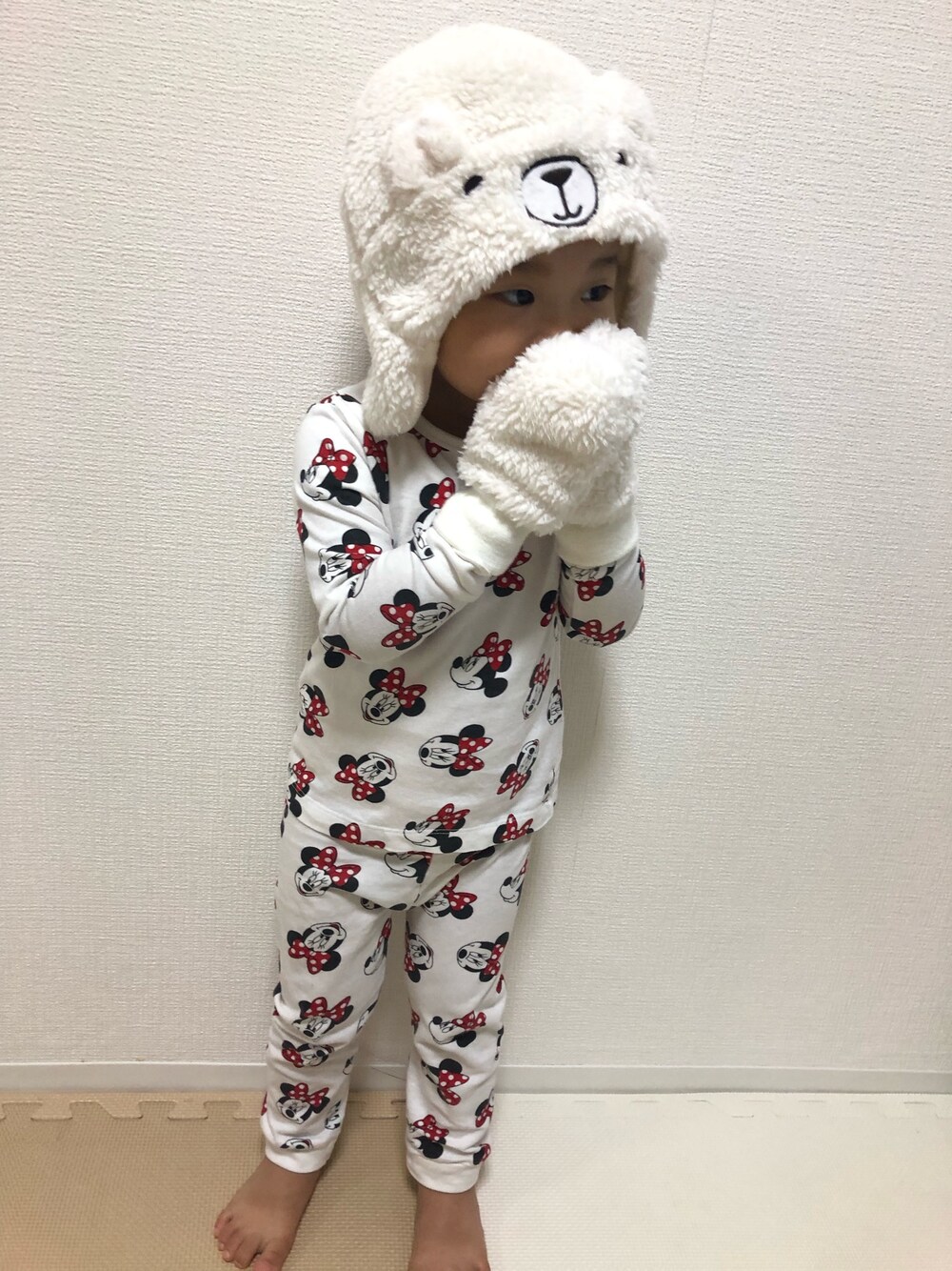 「2歳2ヶ月」｜「GAPのアイテム（ニットキャップ/ビーニー、ホワイト系）」を使った、chihapさん（キッズ・90cm）の秋コーディネートの1枚目の写真