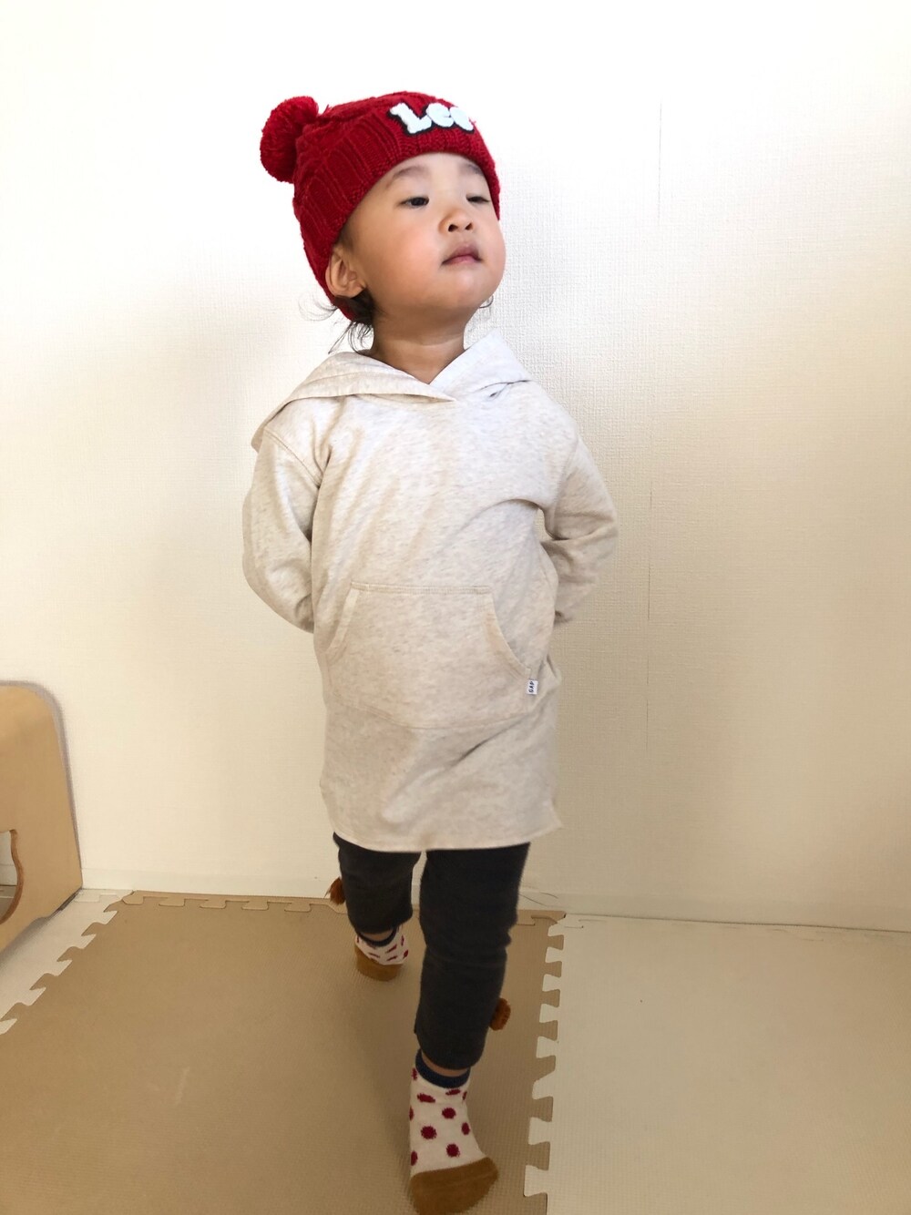 「2歳2ヶ月」｜「babyGAPのアイテム（ワンピース、ベージュ系）」を使った、chihapさん（キッズ・90cm）の秋コーディネートの1枚目の写真