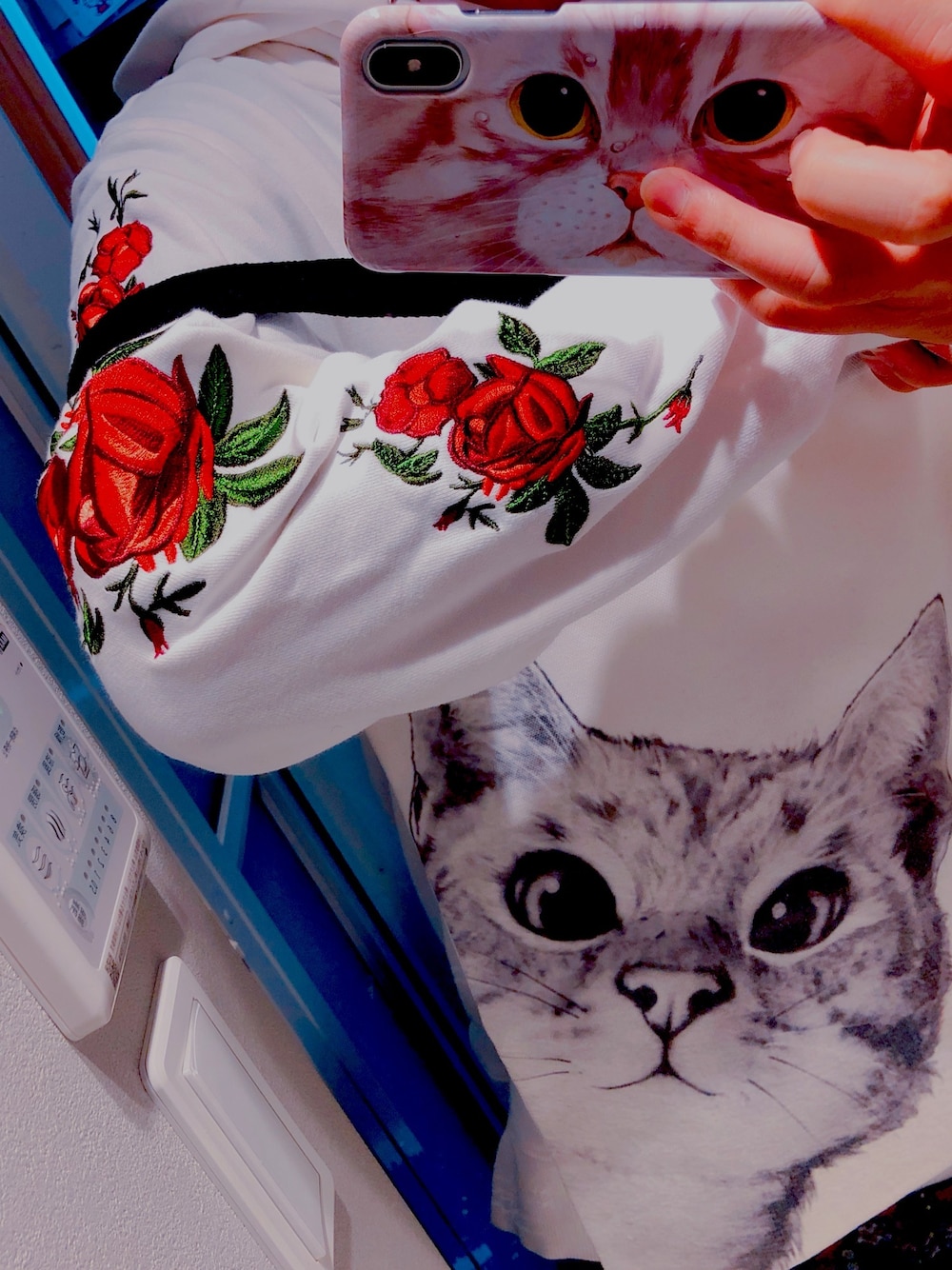 「ネコ、ネコ柄、花柄、刺繍、猫好きファッション、けんたろう」｜「JACKROSEのアイテム（パーカー、ホワイト系）」を使った、けんたろう@猫好き薬剤師さん（メンズ・169cm）の春コーディネートの1枚目の写真
