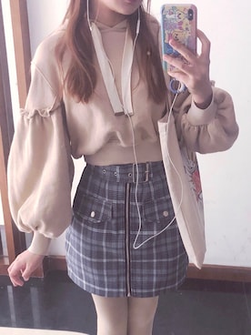 「LILY BROWN（リリーブラウン）のアイテム（パーカー）」を使った、Alisaさん（レディース・162cm）の秋コーディネート