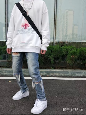 「Carhartt WIP（カーハートダブリューアイピー）のアイテム（メッセンジャーバッグ）」を使った、壮壮さん（メンズ・180cm）の冬コーディネート