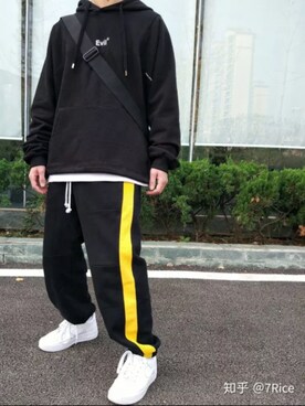 「Carhartt WIP（カーハートダブリューアイピー）のアイテム（メッセンジャーバッグ）」を使った、壮壮さん（メンズ・180cm）の冬コーディネート