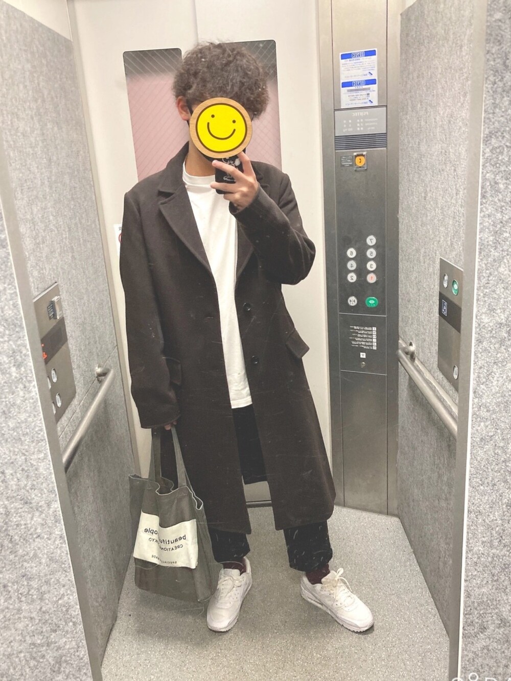 「冬コーデ、シンプル、スニーカー、秋コーデ、コート、低身長、低身長コーデ、おしゃれさんと繋がりたい」｜「WYM LIDNMの【WYM LIDNM】PE MELTON BOX CHESTER COAT（チェスターコート、ブラウン系）」を使った、ぽぽさん（メンズ・170cm）の秋コーディネートの1枚目の写真