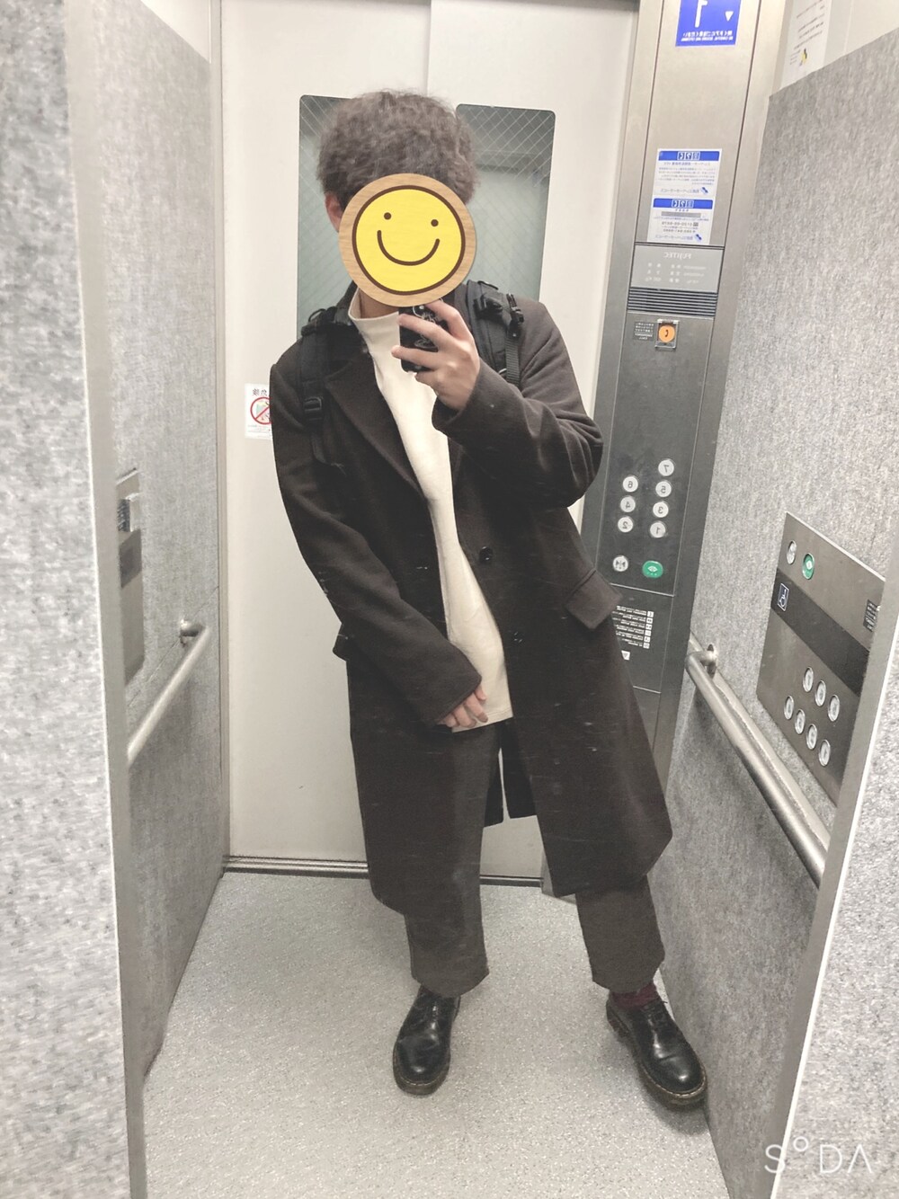 「おしゃれさんと繋がりたい、低身長、低身長コーデ、コート、ユニクロ、リュック、ドクターマーチン、冬コーデ」｜「Dr. MartensのDr.Martens 1461 3ホールシューズ（ドレスシューズ、ブラック系）」を使った、ぽぽさん（メンズ・170cm）の冬コーディネートの1枚目の写真