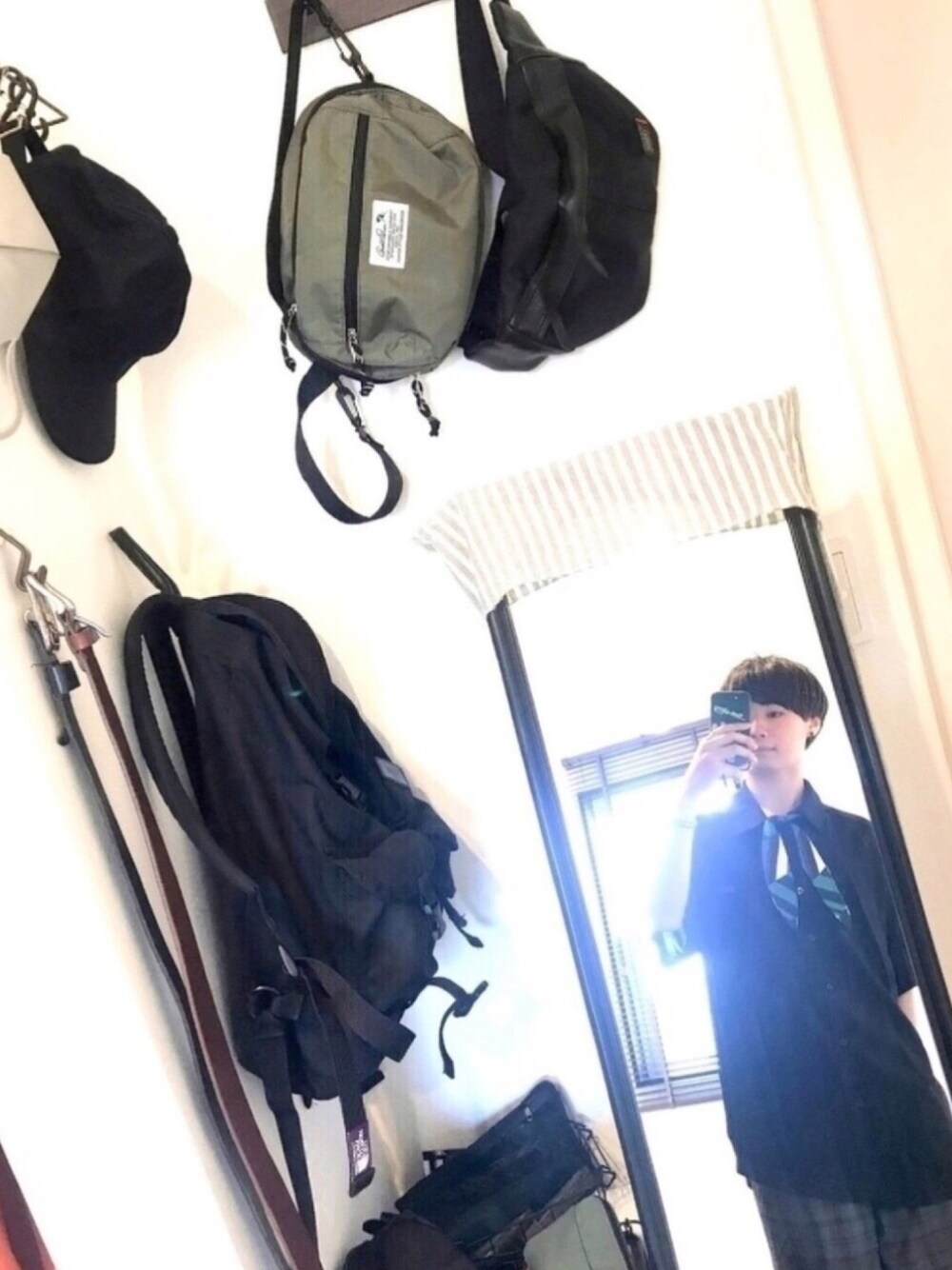「チェック、キレイめ、ストリート、カジュアル、リラックススタイル、夏、低身長、古着好きな人と繋がりたい、おしゃれさんと繋がりたい、いいね、save、フォローお願いします🤑」｜「古着のアイテム（スラックス、グレー系）」を使った、Rさん（メンズ・165cm）の夏コーディネートの1枚目の写真