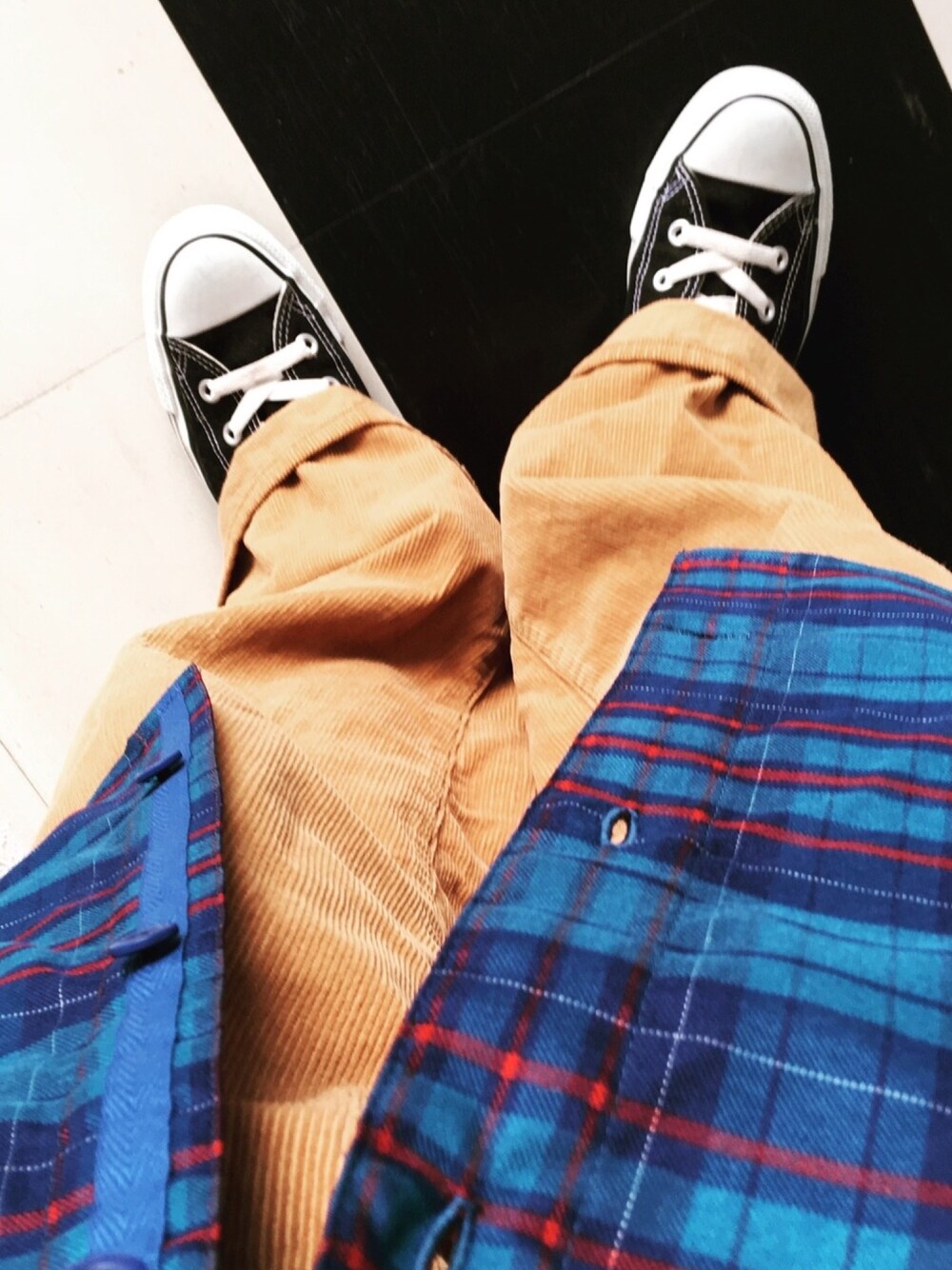 「シャツワンピ、シャツワンピース、チェックシャツ、コンバース、converse、MILKFED.、オーバーオール、コーデュロイ」｜「MILKFED.のアイテム（サロペット/オーバーオール、ブラウン系）」を使った、なおさん（レディース・154cm）の秋コーディネートの1枚目の写真