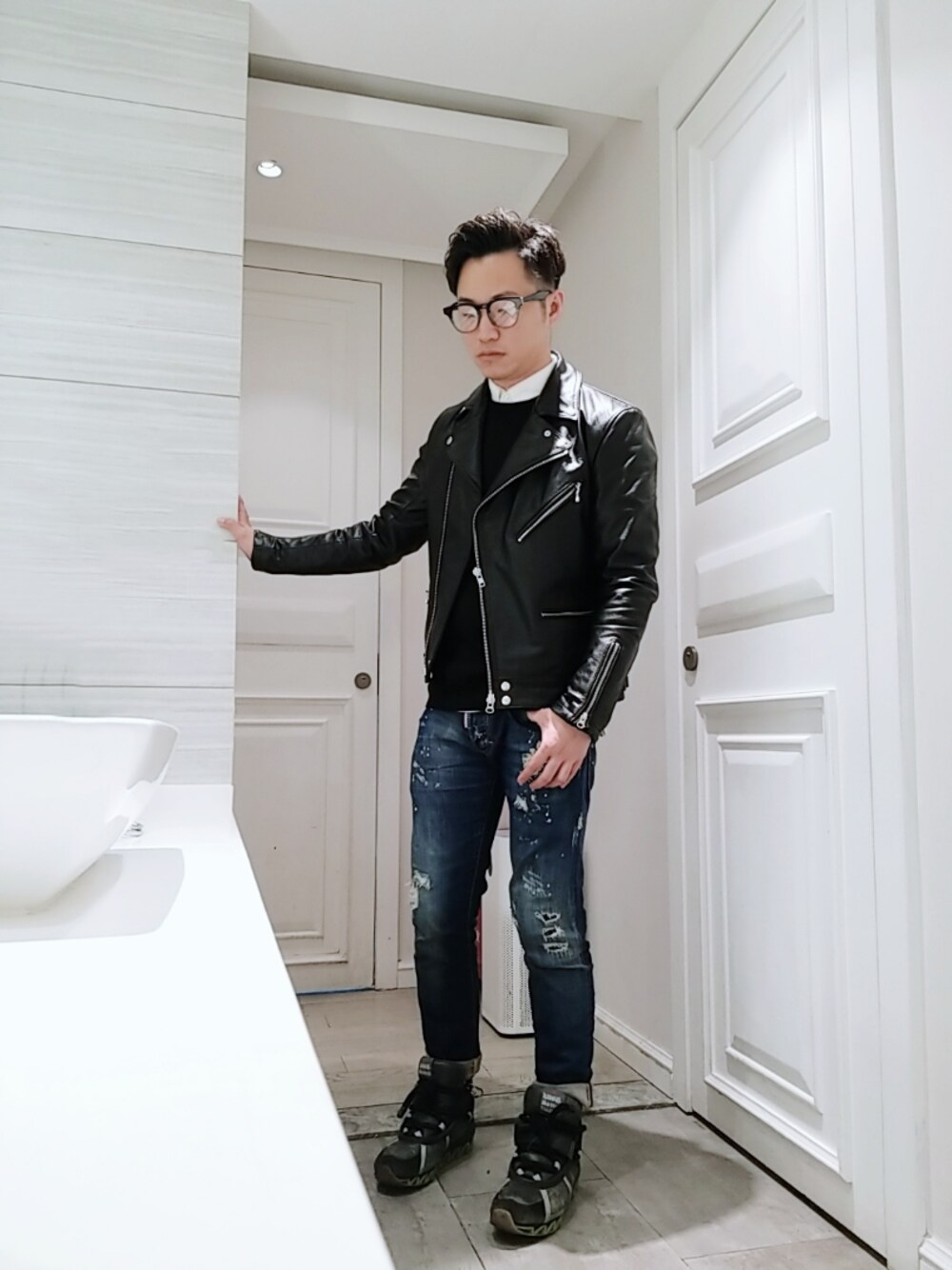 「DSQUARED2のアイテム（デニムパンツ、ブルー系）」を使った、daniel2915さん（メンズ・172cm）の冬コーディネートの1枚目の写真