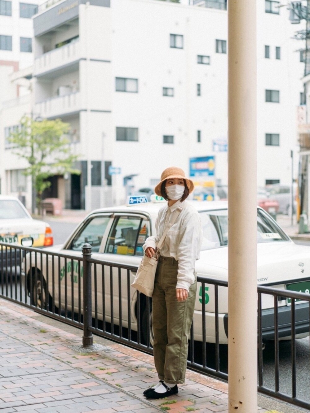 「ユニクロ、大人カジュアル、シンプル、麦わら帽子、夏コーデ、カメラ女子」｜「？のアイテム（ハット、ベージュ系）」を使った、uiuumさん（レディース・154cm）の春コーディネートの1枚目の写真