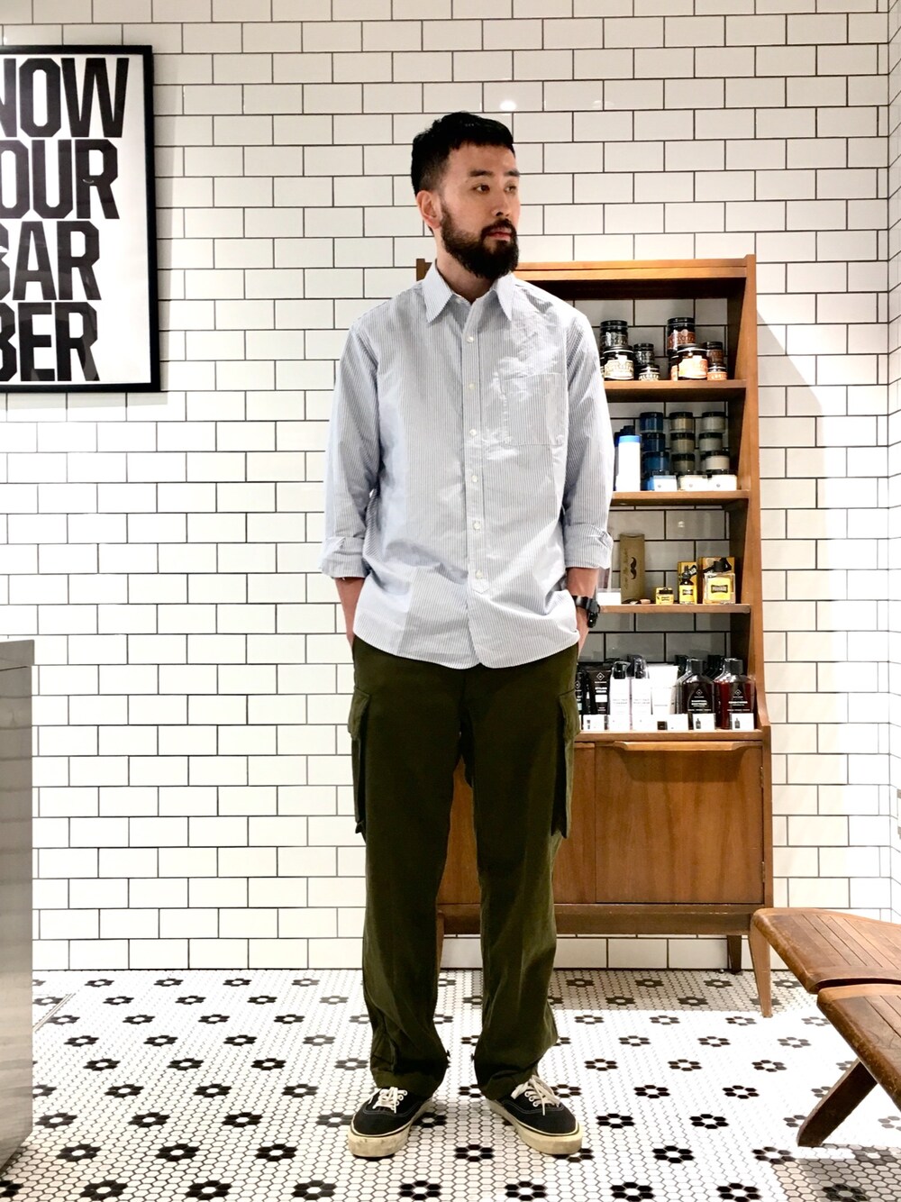 「シンプル、オトナカジュアル、スニーカーコーデ、カジュアル、秋コーデ、VANS、FREEMANS SPORTING CLUB、KAPTAIN SUNSHINE、ワイドパンツ」｜「FREEMANS SPORTING CLUBのアイテム（シャツ/ブラウス、ホワイト系）」を使った、takumicさん（メンズ・182cm）の秋コーディネートの1枚目の写真