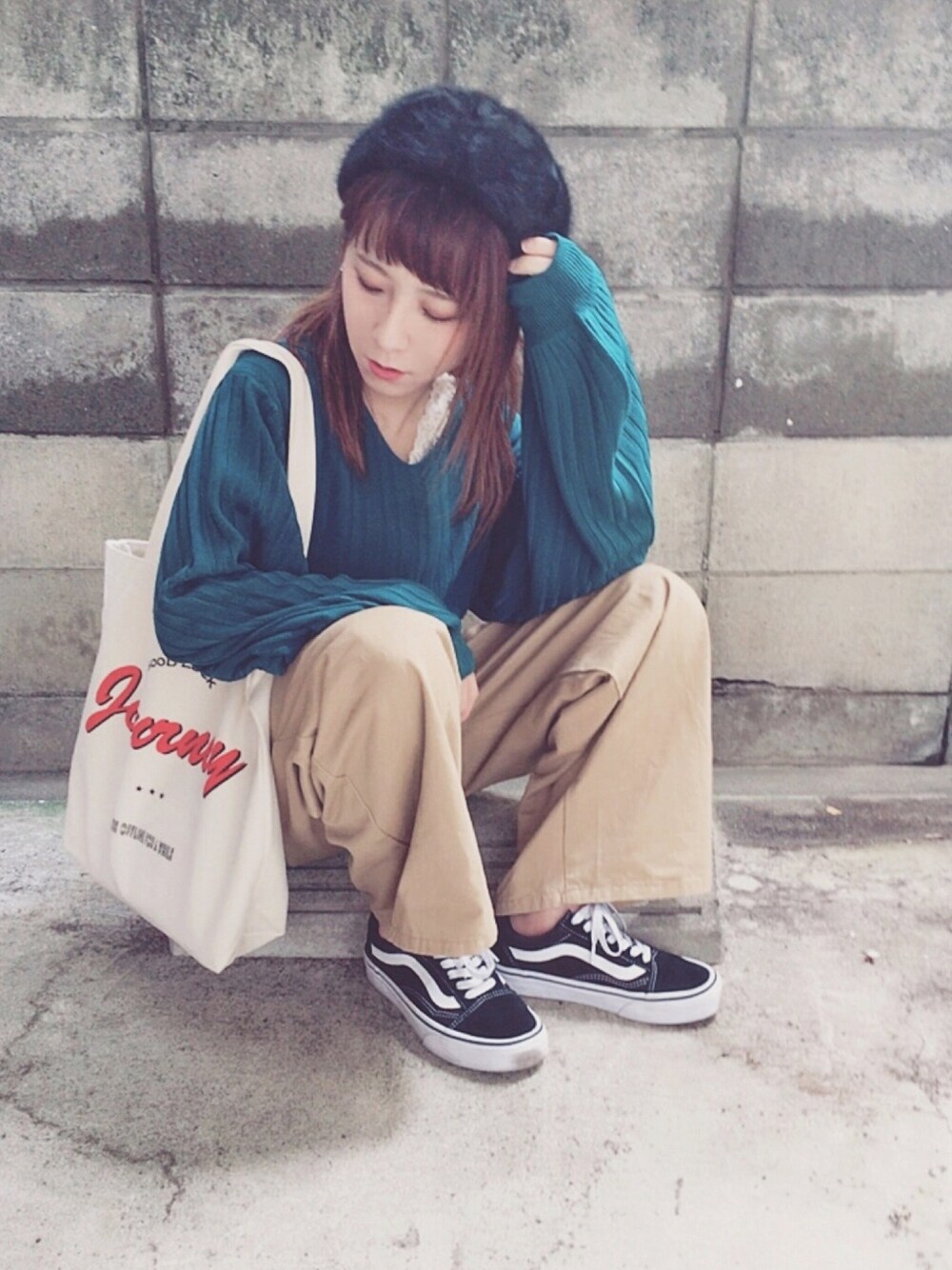 「秋のコーデ、GRL、グレイル、ニット、グリーン、カジュアル、シンプル、ワイドパンツ、低身長、VANS」｜「GRLのリブ編みバルーンスリーブニットトップス（ニット/セーター、グリーン系）」を使った、yumi.さん（レディース・151cm）の秋コーディネートの1枚目の写真