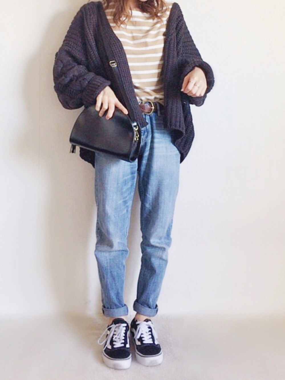 「カジュアル、秋、ゴゴシング、Gogosing、韓国ファッション、デニム、ボーダー、VANS、スニーカー、カーディガン」｜「NANO universeのボーダークルーネックトップス（Tシャツ/カットソー、ベージュ系）」を使った、yumi.さん（レディース・151cm）の秋コーディネートの1枚目の写真