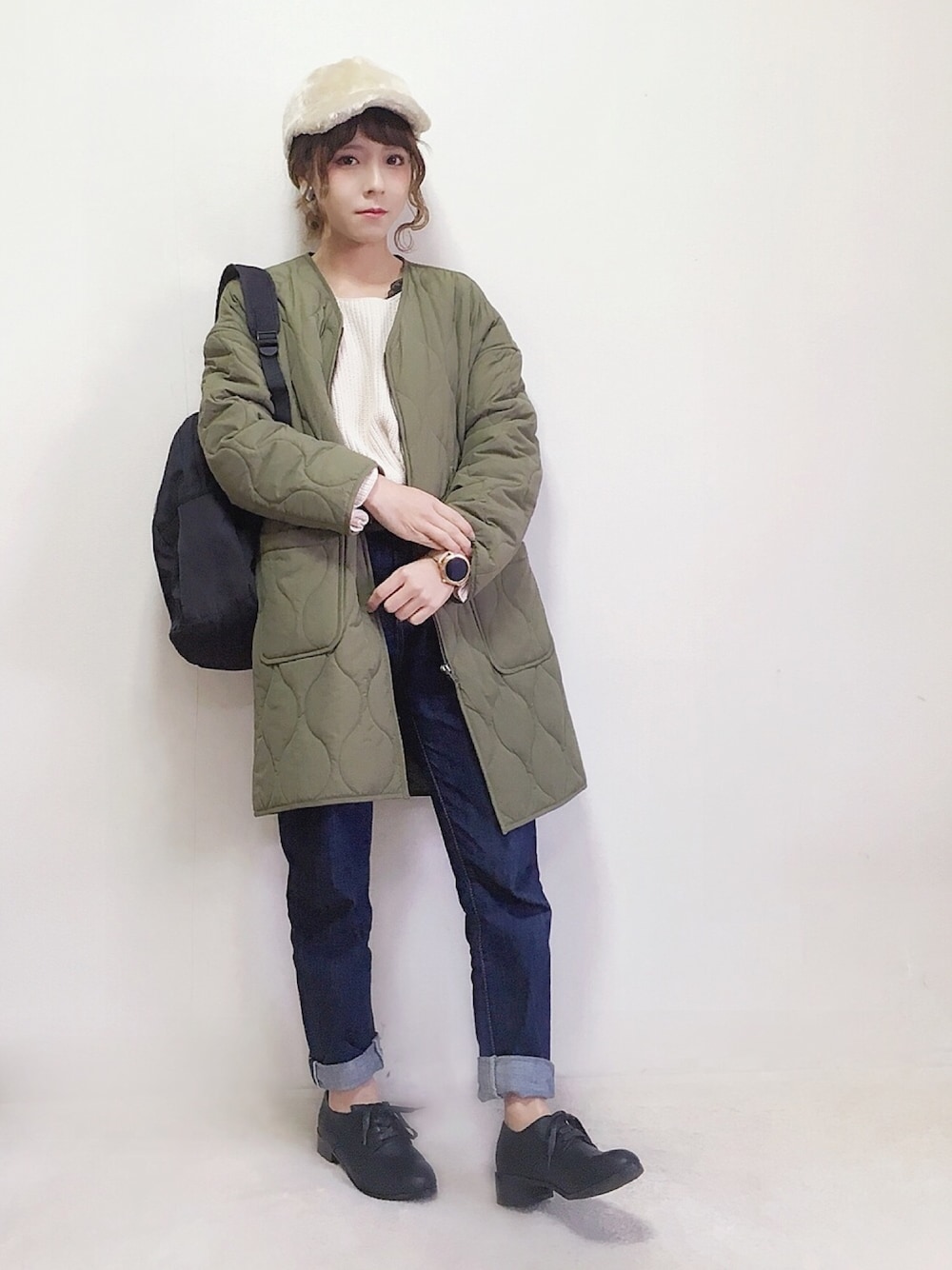 「冬、カジュアル、パンツスタイル、リュック、ラクチンコーデ、デニムパンツ、もこもこ、キルティング、キルティングジャケット、メンズライク」｜「SENSE OF PLACE by URBAN RESEARCHのフェイクファーキャップ（キャップ、ベージュ系）」を使った、yumi.さん（レディース・151cm）の冬コーディネートの1枚目の写真